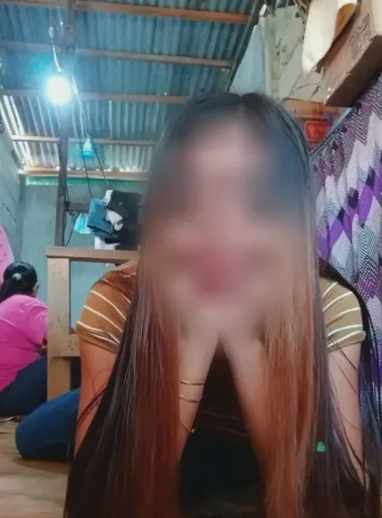 Alexandra, 28