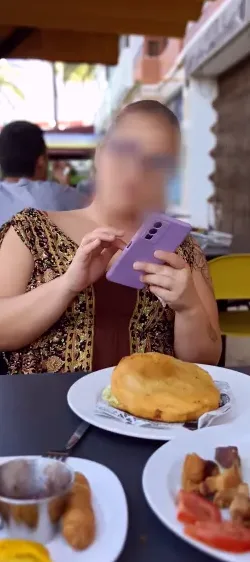 Anna, 39