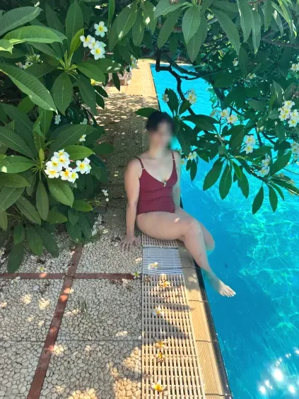 Bernadette, 33