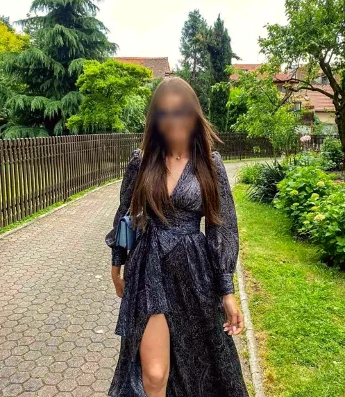 Claudia, 24