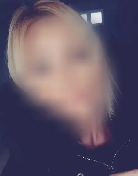 Elisabeth, 25