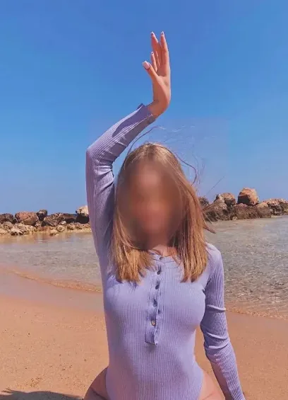 Eva, 27