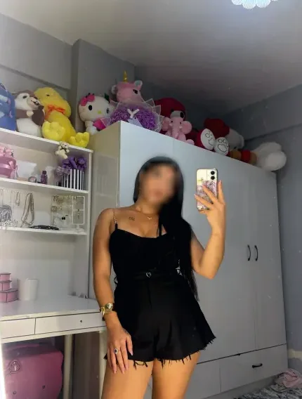 Helena, 27
