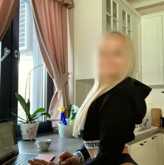 Ivona, 34