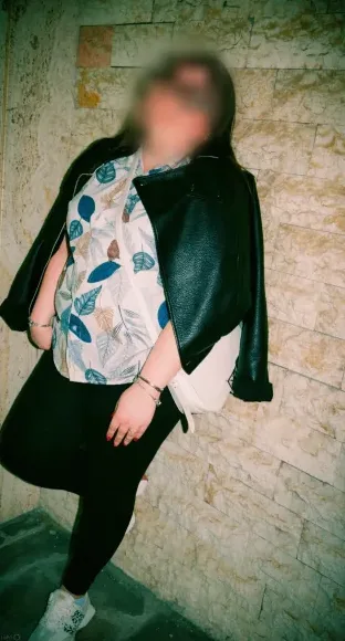 Julia, 29