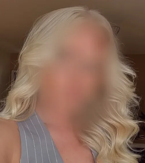 Laura, 35