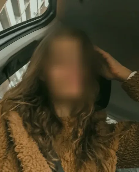 Rosa, 25