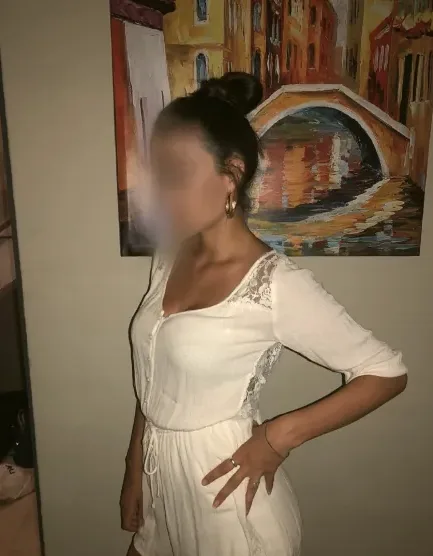 Sabine, 32