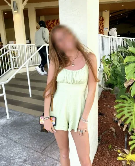 Stefanie, 19